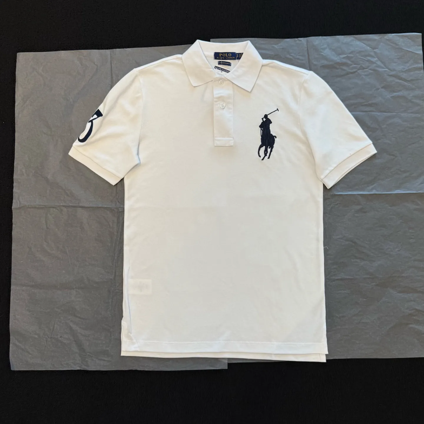 P160 Style number: RL04 (four colors) Ralph Lauren/Ralph Lauren basic Malaysian embroidery logo Big Pony Polo shirt T-shirt short-sleeved original fabric 100% piqué cotton, imported embroidery logo on the chest, "3" patch logo on the cuffs, custom threaded collar, Malaysian embroidery, the highest version, suitable for business and leisure daily use! 🌘Two-button placket, laser logo pearlescent resin buttons, cuffs and hem using double-thread sewing technology, different currency versions, full set of original three-label accessories!   Size chart: S M L XL XXL Color #Navy Black Gray White